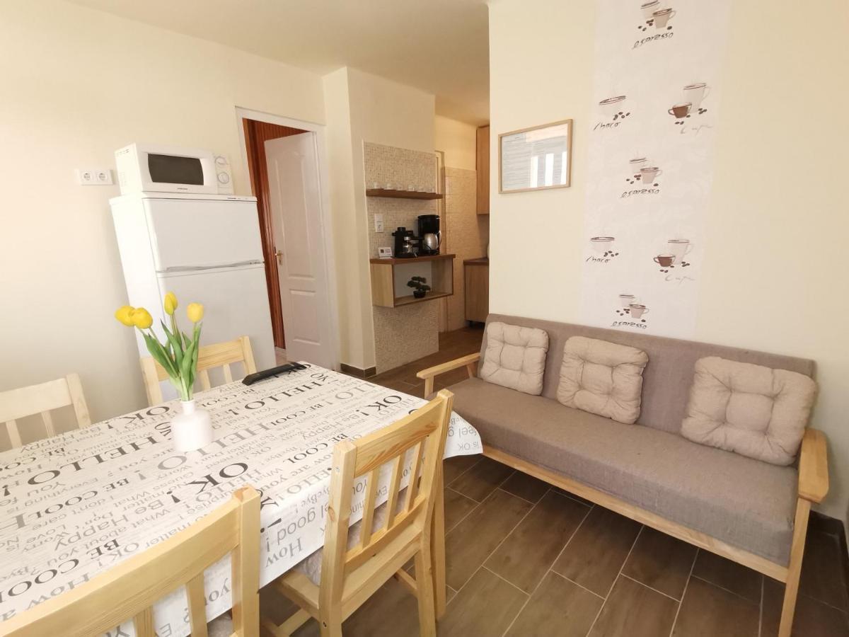 Gyoengyvirag Apartmanhaz Hajdúszoboszló المظهر الخارجي الصورة
