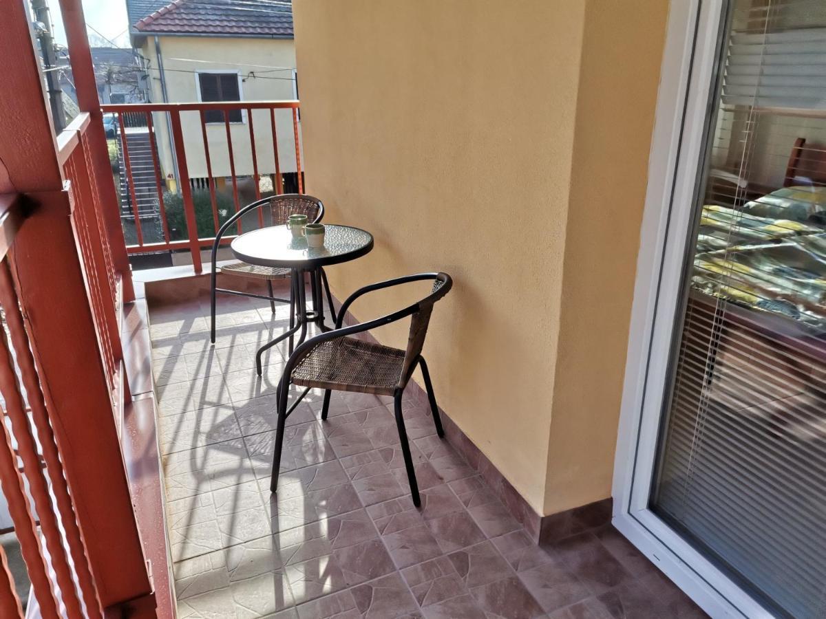 Gyoengyvirag Apartmanhaz Hajdúszoboszló المظهر الخارجي الصورة