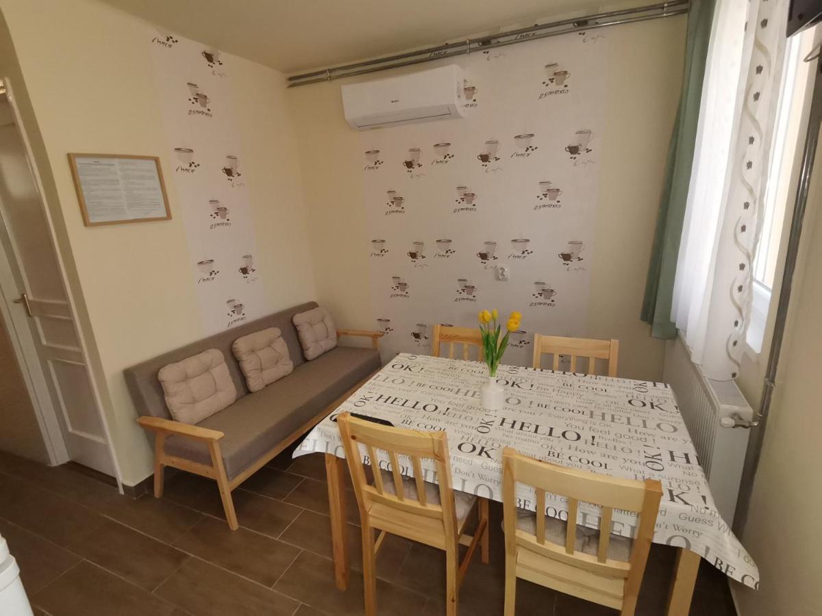 Gyoengyvirag Apartmanhaz Hajdúszoboszló المظهر الخارجي الصورة