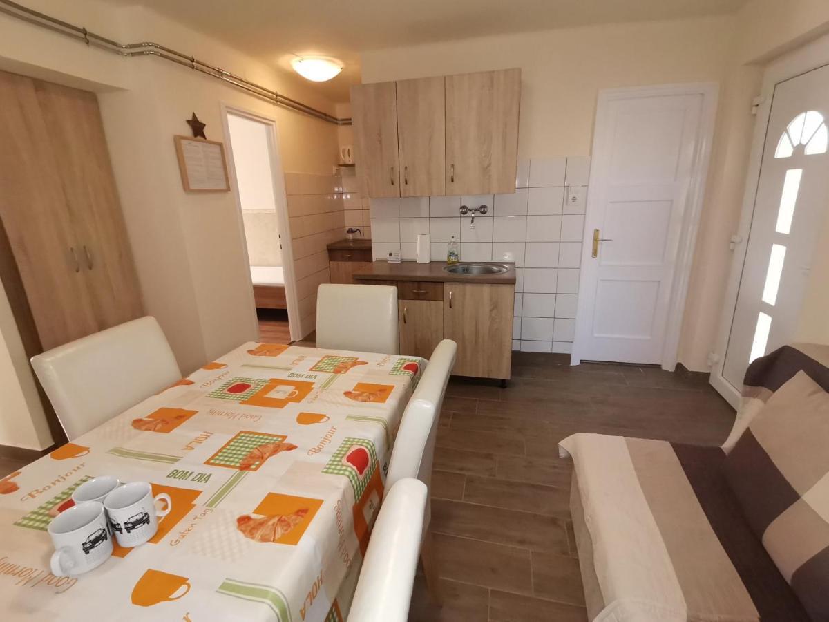 Gyoengyvirag Apartmanhaz Hajdúszoboszló المظهر الخارجي الصورة