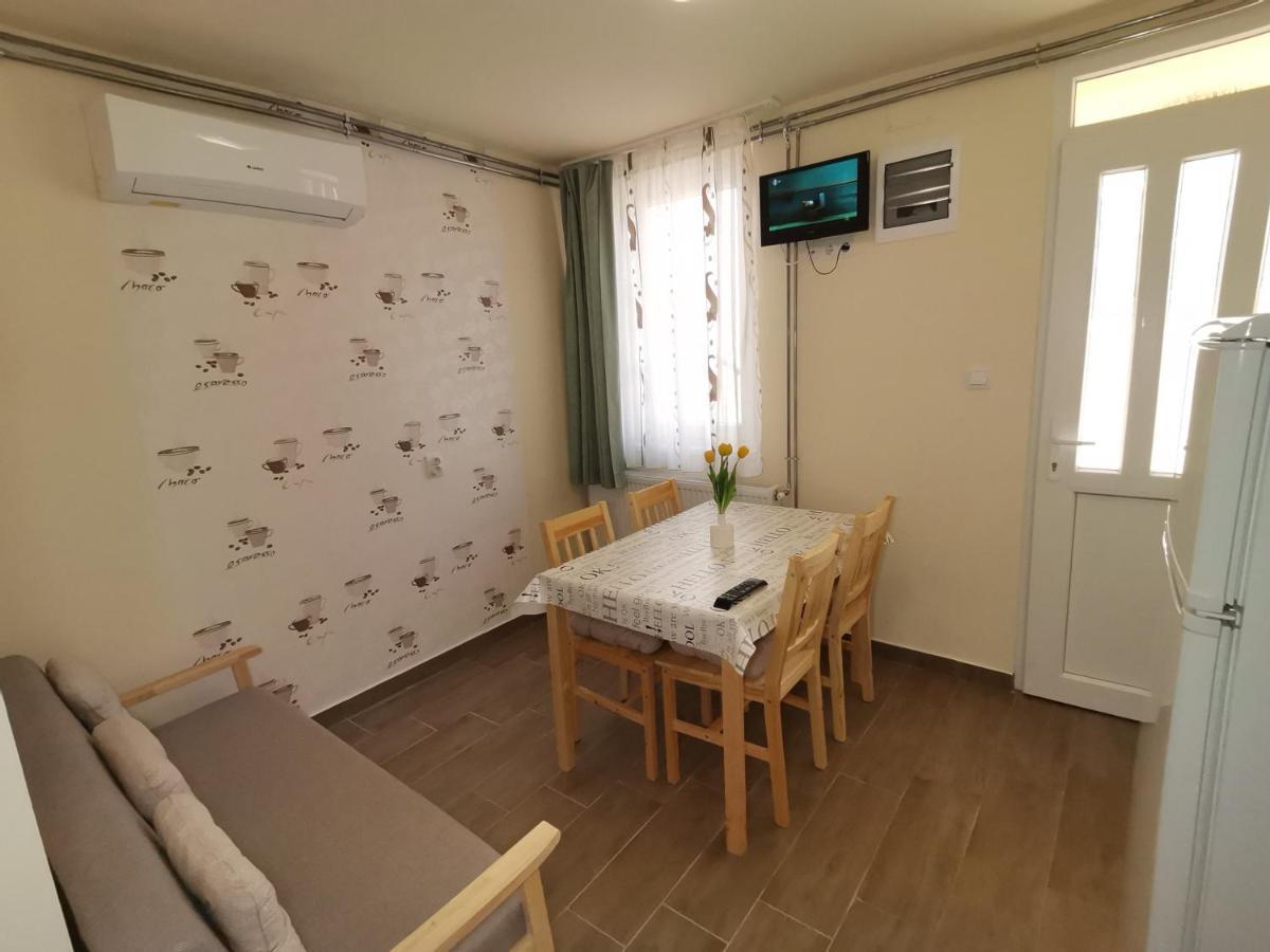 Gyoengyvirag Apartmanhaz Hajdúszoboszló المظهر الخارجي الصورة