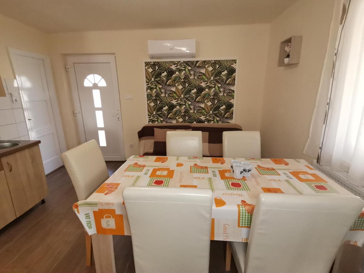 Gyoengyvirag Apartmanhaz Hajdúszoboszló المظهر الخارجي الصورة