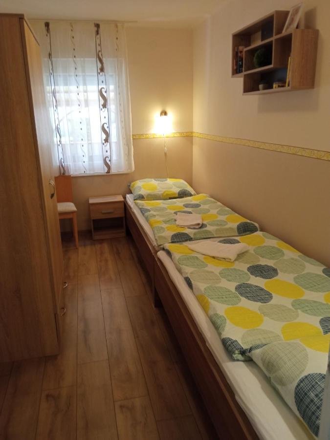 Gyoengyvirag Apartmanhaz Hajdúszoboszló المظهر الخارجي الصورة