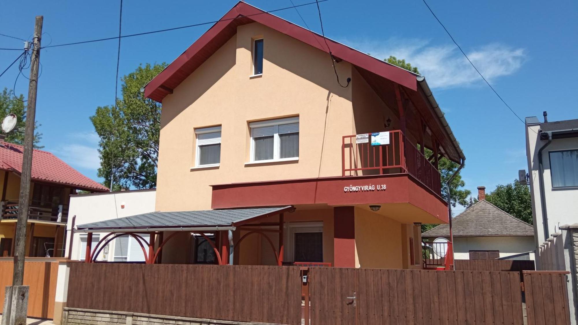 Gyoengyvirag Apartmanhaz Hajdúszoboszló المظهر الخارجي الصورة