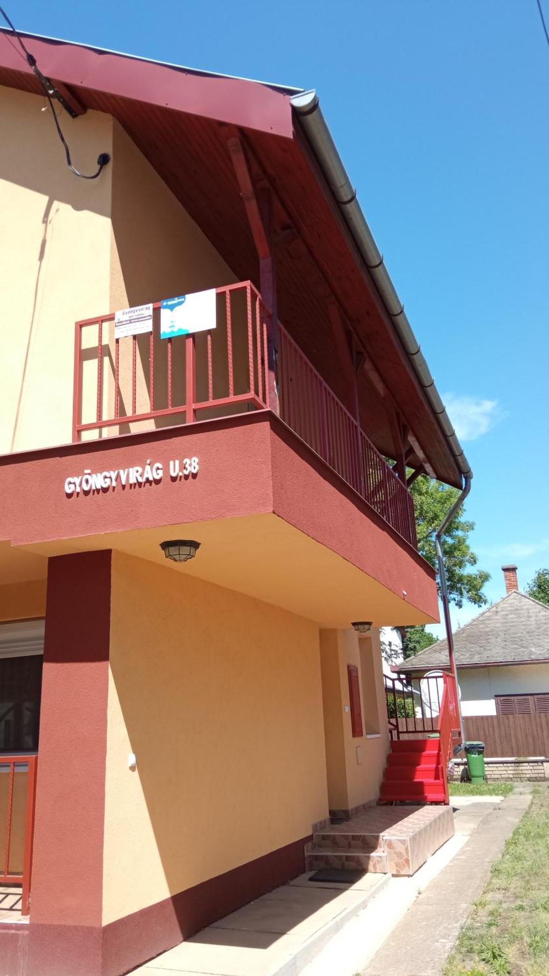 Gyoengyvirag Apartmanhaz Hajdúszoboszló المظهر الخارجي الصورة